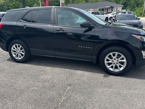 Used 2020 Chevrolet Equinox LS w/ LS Convenience Package AWD/4WD image 2