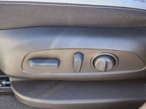 Used 2022 Chevrolet Equinox LT w/ LPO, Floor Liner Package image 16