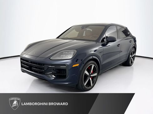 Used 2025 Porsche Cayenne Turbo AWD/4WD image 1