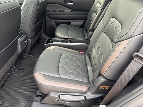 New 2026 Nissan Pathfinder Platinum image 19