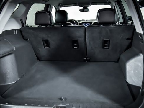 Used 2022 GMC Terrain SLT image 8