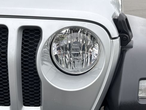 Used 2023 Jeep Wrangler Unlimited Sport AWD/4WD image 11