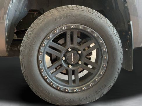 Used 2017 Toyota Tundra SR5 w/ SR5 Upgrade Package AWD/4WD image 40