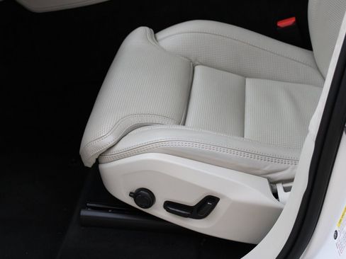 Used 2025 Volvo XC90 B6 Ultra w/ Lounge Package image 16