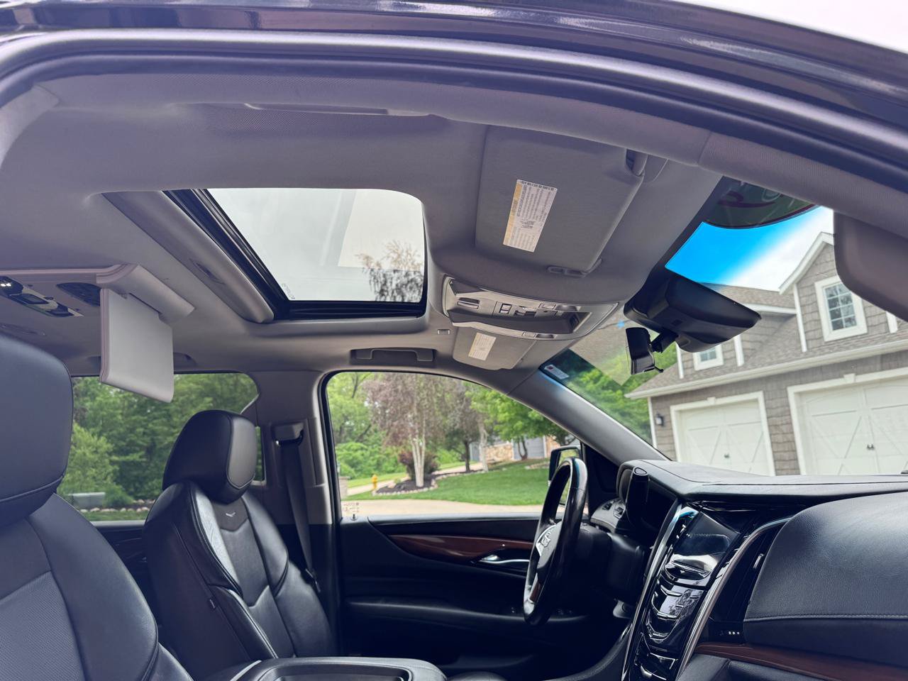 Used 2019 Cadillac Escalade ESV Luxury w/ Escalade Sport Edition AWD/4WD image 28