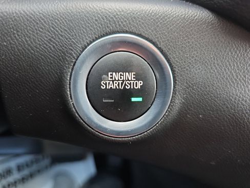 Used 2024 GMC Terrain SLT image 29