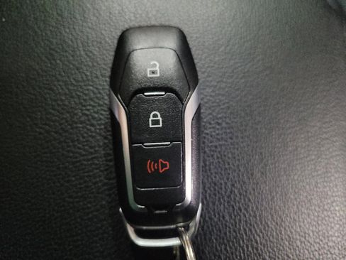 Used 2017 Ford Explorer XLT AWD/4WD image 32