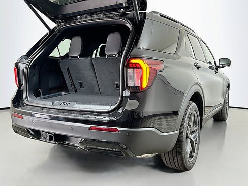 New 2025 Ford Explorer ST-Line w/ Premium Package image 18
