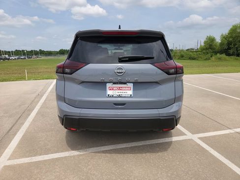 Used 2026 Nissan Rogue SV FWD image 6