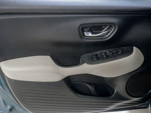 Used 2023 Honda HR-V LX image 16