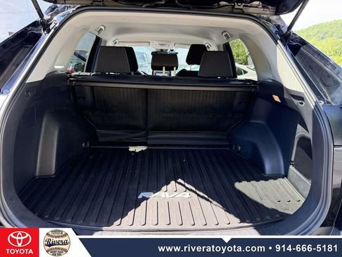 Used 2021 Toyota RAV4 LE AWD/4WD image 18