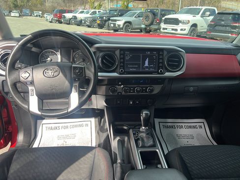 Used 2022 Toyota Tacoma SR5 image 9