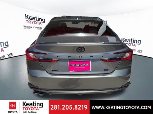 Used 2025 Toyota Camry SE w/ Convenience Package image 6