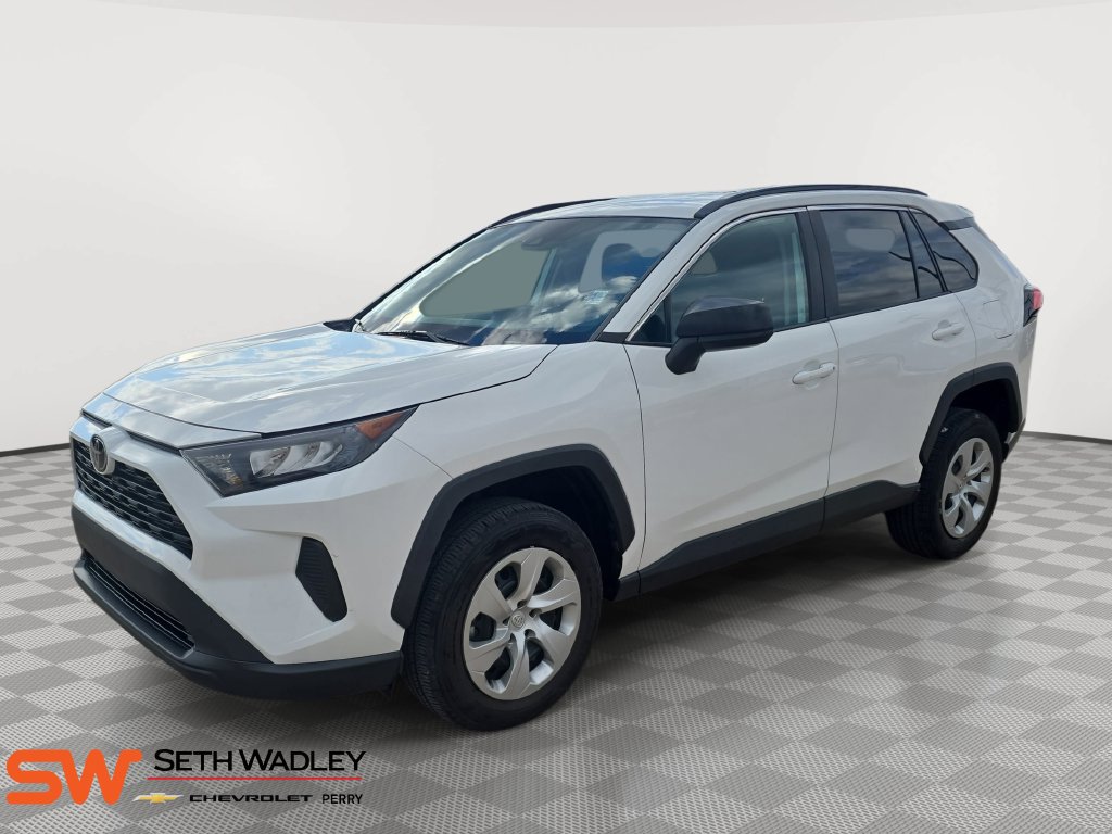 Used 2021 Toyota RAV4 LE FWD image 3