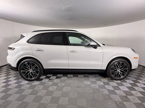 Certified 2025 Porsche Cayenne image 8