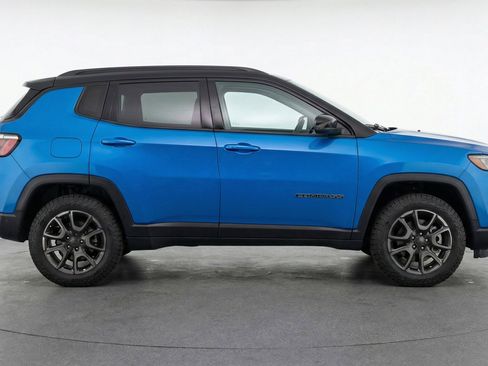 Used 2025 Jeep Compass Trailhawk AWD/4WD image 11