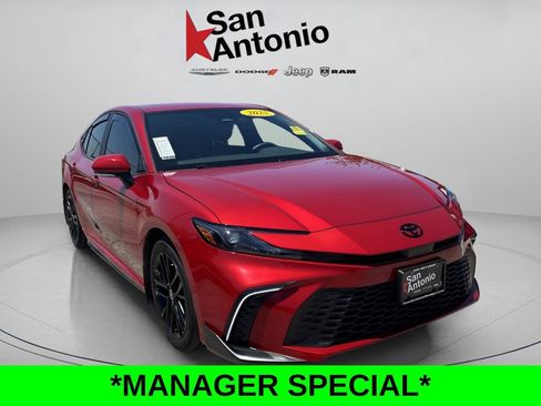 Used 2025 Toyota Camry SE w/ Convenience Package FWD image 2