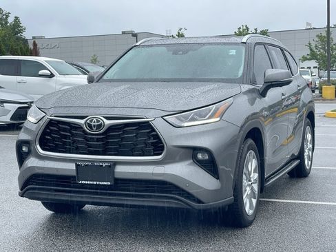 Used 2026 Toyota Highlander Limited AWD/4WD image 2