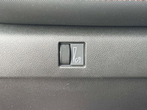 Used 2023 Chevrolet Colorado Z71 w/ Z71 Convenience Package 2 AWD/4WD image 19