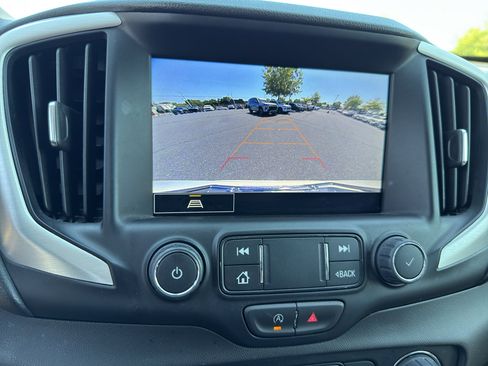 Used 2023 GMC Terrain SLT image 17