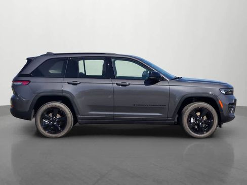 New 2025 Jeep Grand Cherokee Altitude image 7