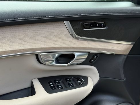 Certified 2025 Volvo XC90 B5 Core AWD/4WD image 19