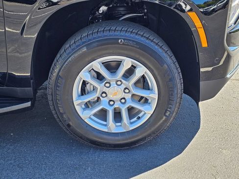 New 2026 Chevrolet Suburban LT w/ Comfort Package AWD/4WD image 9