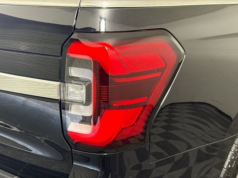 Used 2023 Ford Expedition Limited AWD/4WD image 34