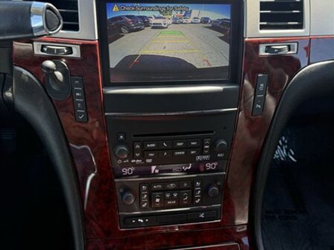 Used 2013 Cadillac Escalade 4WD Hybrid image 12