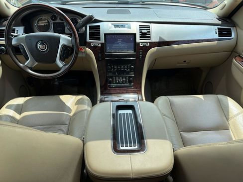 Used 2012 Cadillac Escalade Luxury RWD image 19
