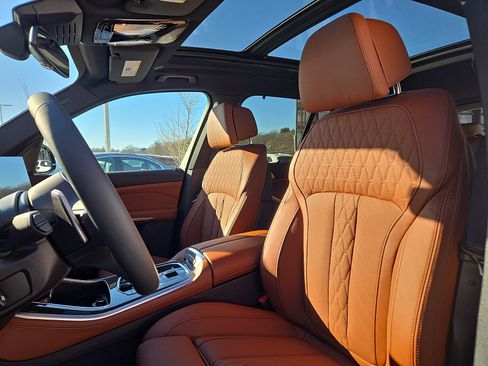 New 2026 BMW X5 M60i image 6