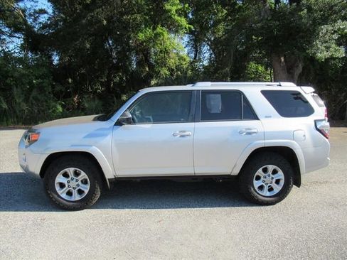Used 2018 Toyota 4Runner SR5 RWD image 4