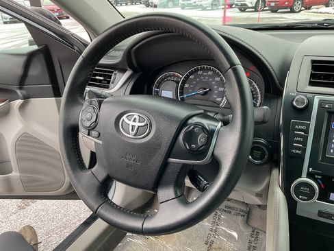 Used 2014 Toyota Camry XLE image 18