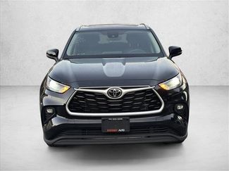 Used 2023 Toyota Highlander XLE video 2