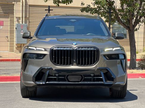 Used 2023 BMW X7 xDrive40i w/ M Sport Package AWD/4WD image 9