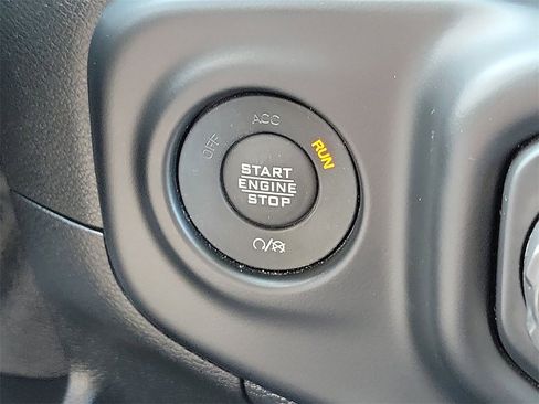 Certified 2021 Jeep Gladiator Sport image 23