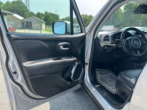 Used 2018 Jeep Renegade Limited w/ UConnect 8.4 Nav Group AWD/4WD image 13