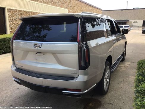 Used 2021 Cadillac Escalade ESV Premium Luxury w/ Performance Package AWD/4WD image 5