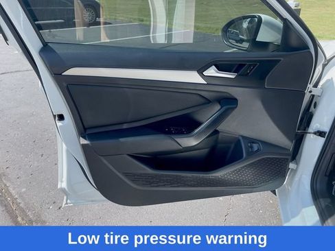 Used 2021 Volkswagen Jetta SE FWD image 14