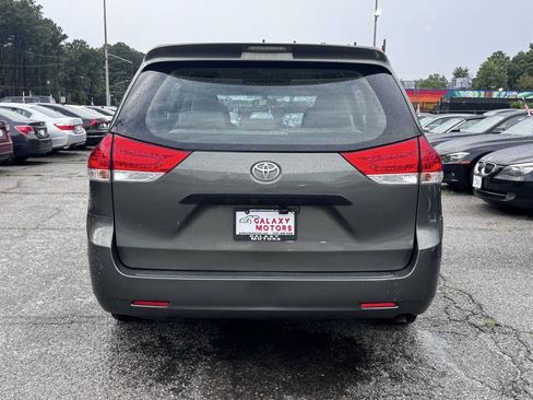Used 2011 Toyota Sienna w/ Towing Pkg FWD image 6