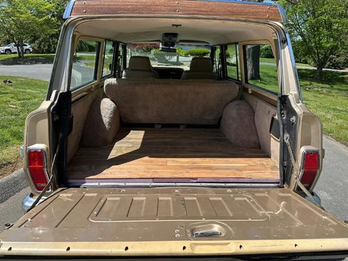 Used 1989 Jeep Grand Wagoneer image 25