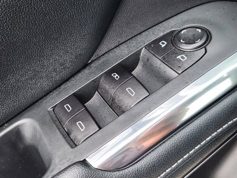 Used 2025 Chevrolet Traverse LT FWD image 22