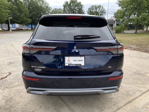 New 2025 Mitsubishi Outlander SE image 5