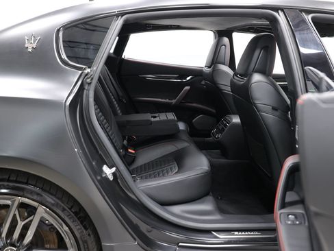 Used 2022 Maserati Quattroporte Trofeo RWD image 75