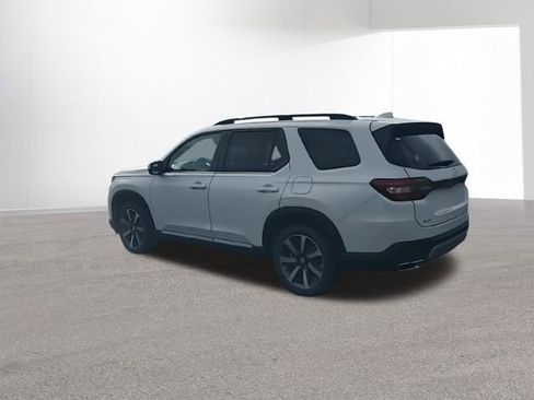 New 2025 Honda Pilot Touring image 6