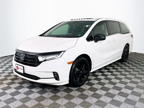 Used 2024 Honda Odyssey Sport image 3