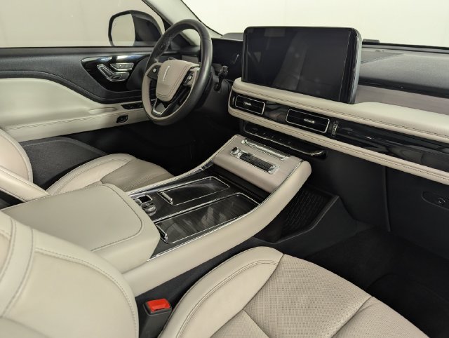 Used 2025 Lincoln Aviator Reserve w/ Jet Appearance Package AWD/4WD image 31