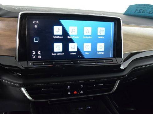 Used 2025 Volkswagen Atlas SE image 26