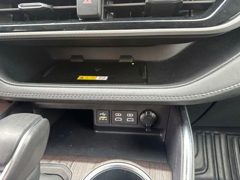 Used 2023 Toyota Highlander Platinum AWD/4WD image 30