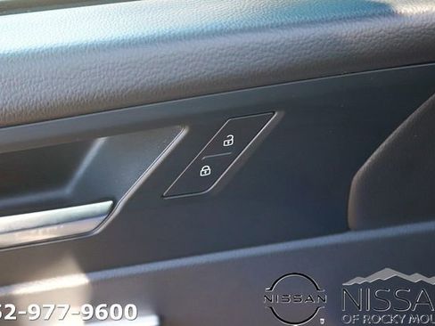 Used 2024 Volkswagen Jetta SE image 12